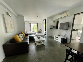 Large, modern apartment with sea view
